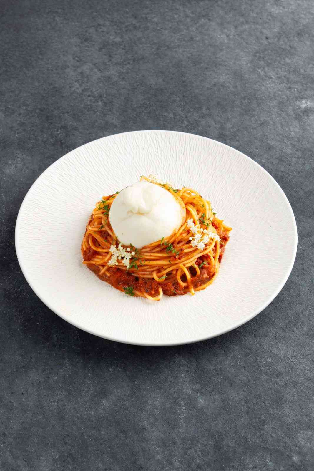 bolognese & burrata spaghetti